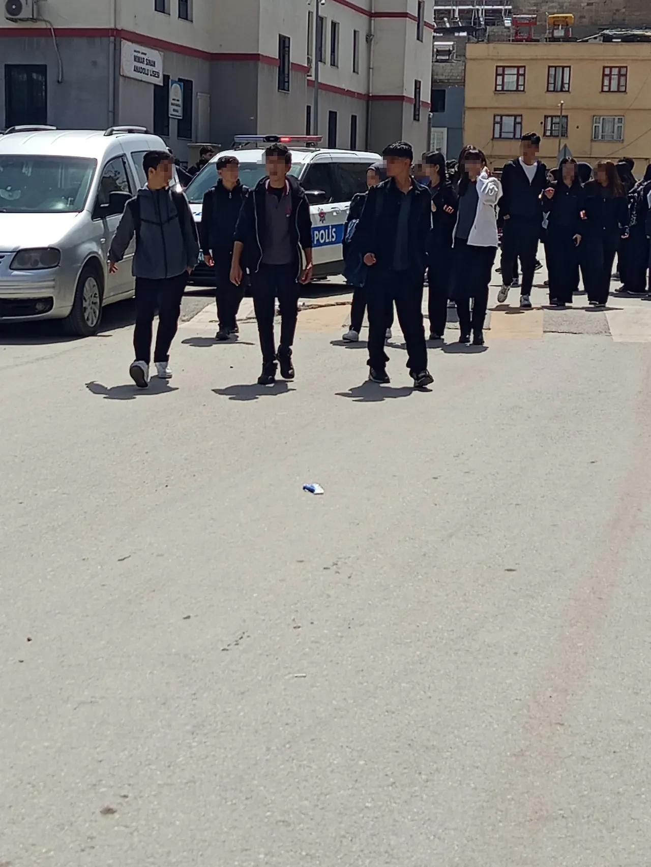 Gaziantep'te lise önünde saldırı paniği! Kimliği belirsiz 4 şüpheli öğrencilere kurusıkıyla ateş açtı