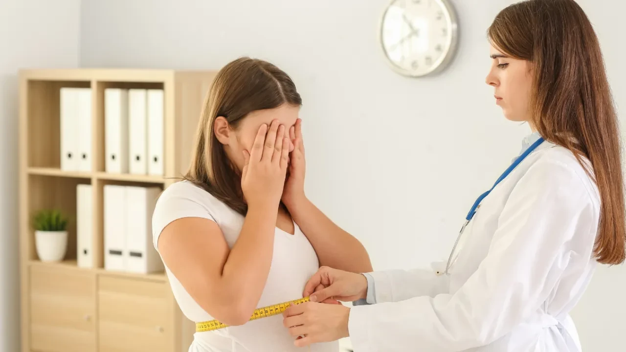 Göbekli kadınlar nasıl giyinmeli? Kadınların en çok arattığı konu