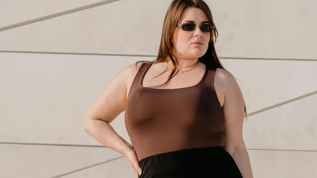 Göbekli kadınlar nasıl giyinmeli? Kadınların en çok arattığı konu