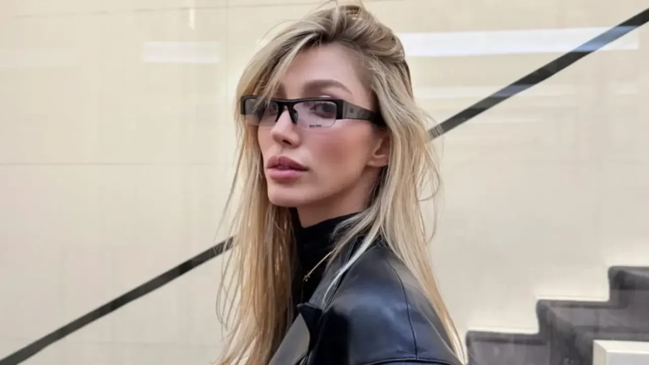 Hakkında yakalama kararı olan Şevval Şahin, Londra sokaklarında dans etti