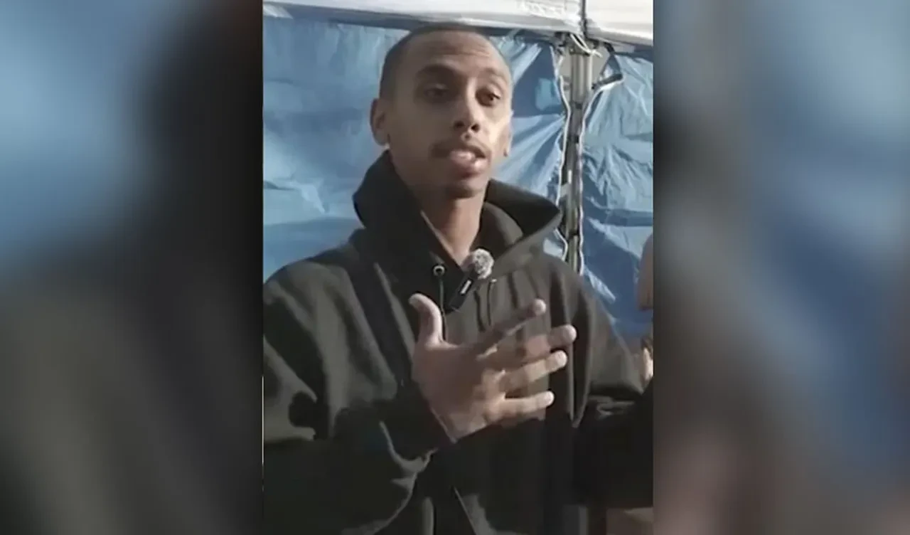 İstismar edilen kadınları simgeleyen Barış Heykeli'ni öpen ABD'li Youtuber Somali'ye hapis cezası