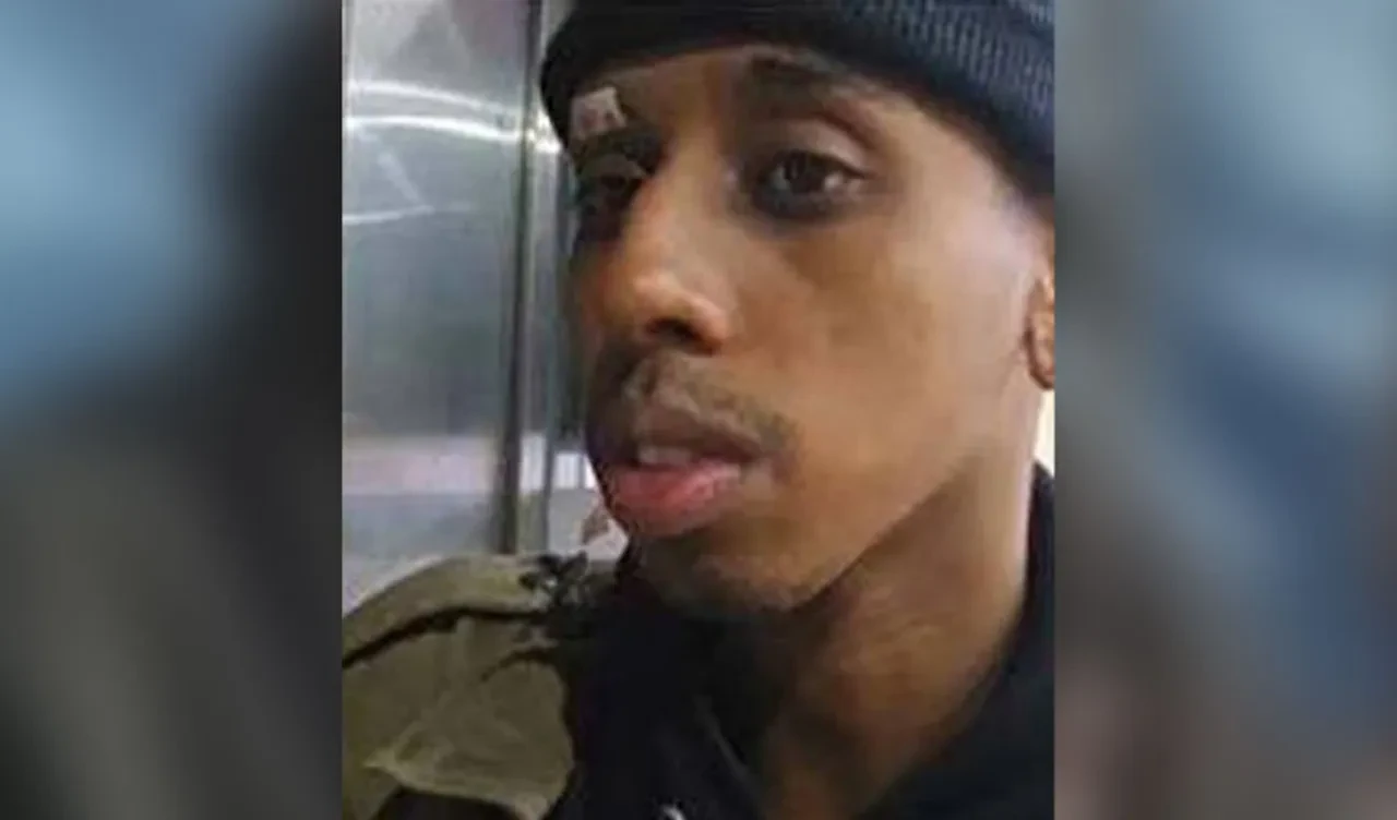 İstismar edilen kadınları simgeleyen Barış Heykeli'ni öpen ABD'li Youtuber Somali'ye hapis cezası