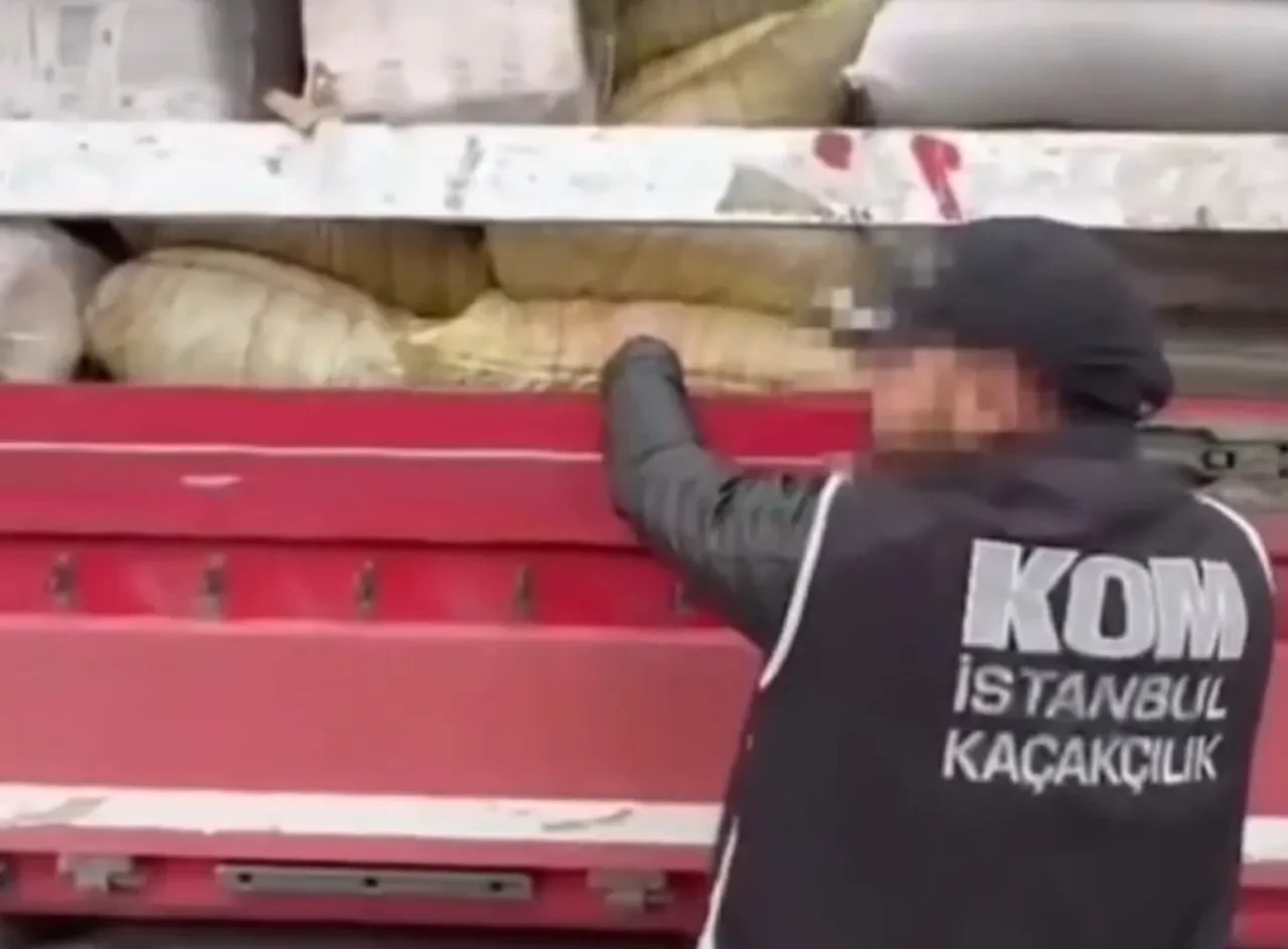 Kaçak sigara taşıyan tıra drone destekli operasyon! Binlerce sigara ve tonlarca tütün ele geçirildi