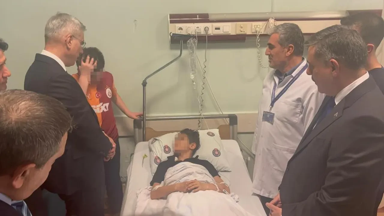 Kahramanmaraş'ta en acı bekleyiş! Aileler okul saldırısında ölenlerin cenazeleri için hastanede