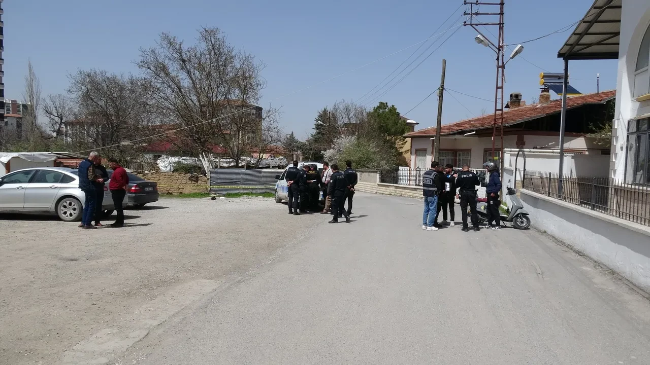 Malatya’da gençlerin küfür kavgası kanlı bitti: 5 yaralı!