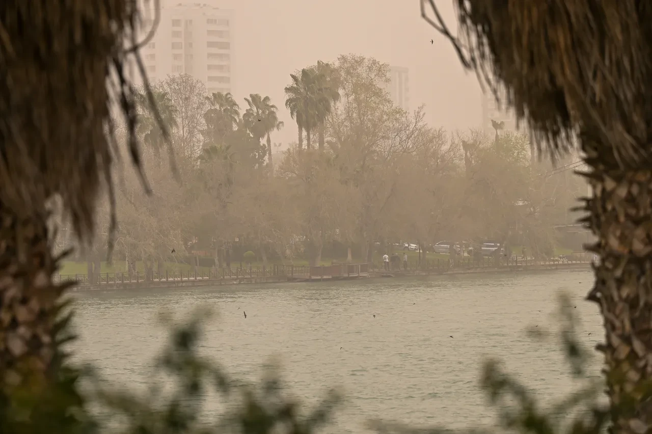 Meteoroloji 6 ili sarı kodla uyardı: Afrika'dan gelen toz bulutuna dikkat!