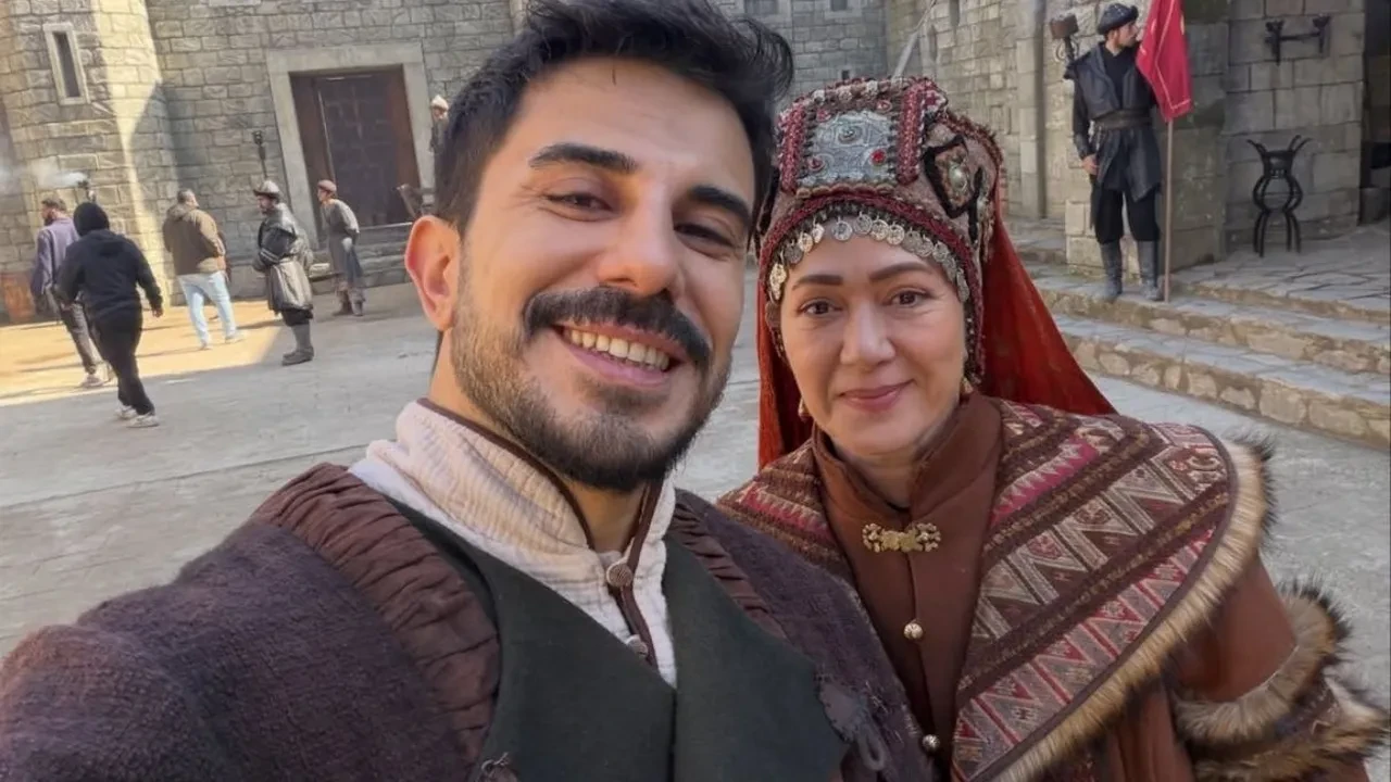 Mustafa Üstündağ ve Halil İbrahim Göker yıllar sonra aynı karede! 15 yıl sonra Kuruluş Orhan setinde
