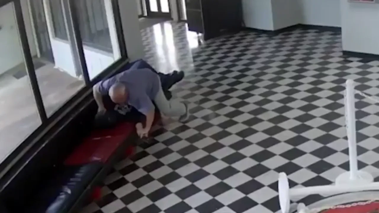 Okul müdürü silahlı saldırganı böyle etkisiz hale getirdi! ABD'de facianın eşiğinden dönüldü