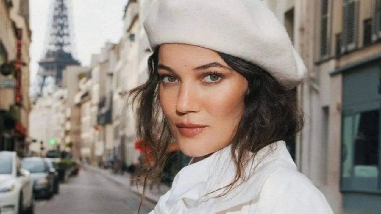 Pınar Deniz’den babasına rest! “Bence herkesin yalnız yaşama hissine ulaşması gerekiyor”