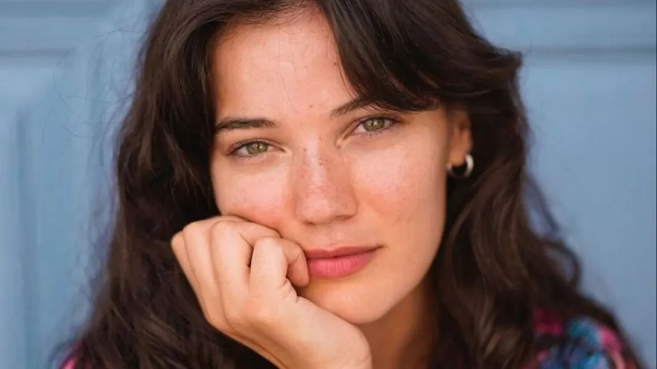 Pınar Deniz’den babasına rest! “Bence herkesin yalnız yaşama hissine ulaşması gerekiyor”