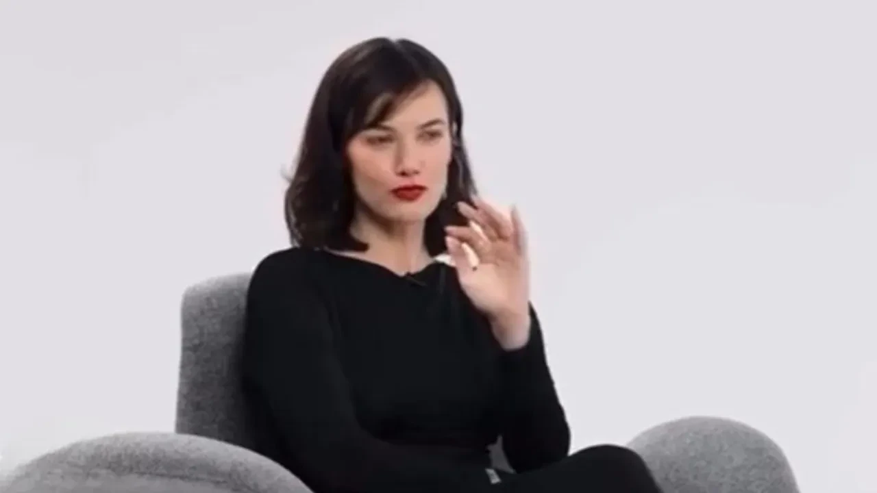 Pınar Deniz’den babasına rest! “Bence herkesin yalnız yaşama hissine ulaşması gerekiyor”