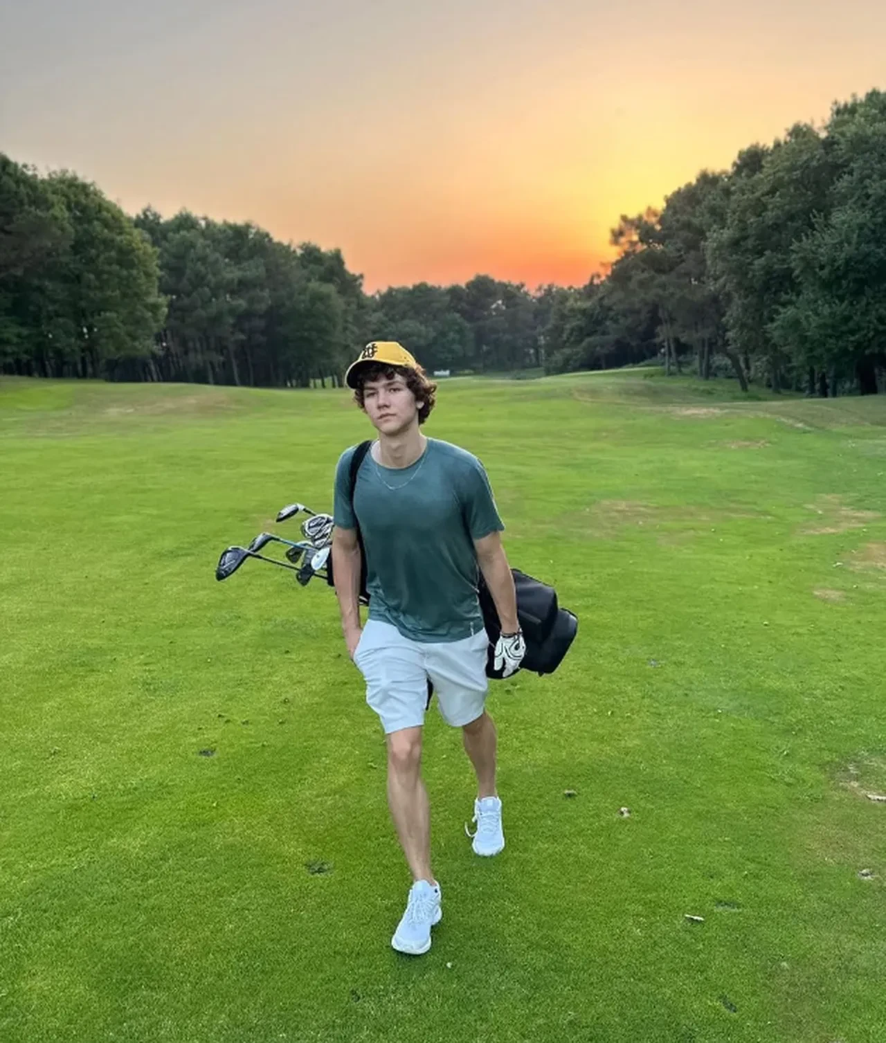 Sadettin Saran'ın yeğeni de tanıdık çıktı! Basketbolcu Derin Saran ile karesine beğeni yağdı