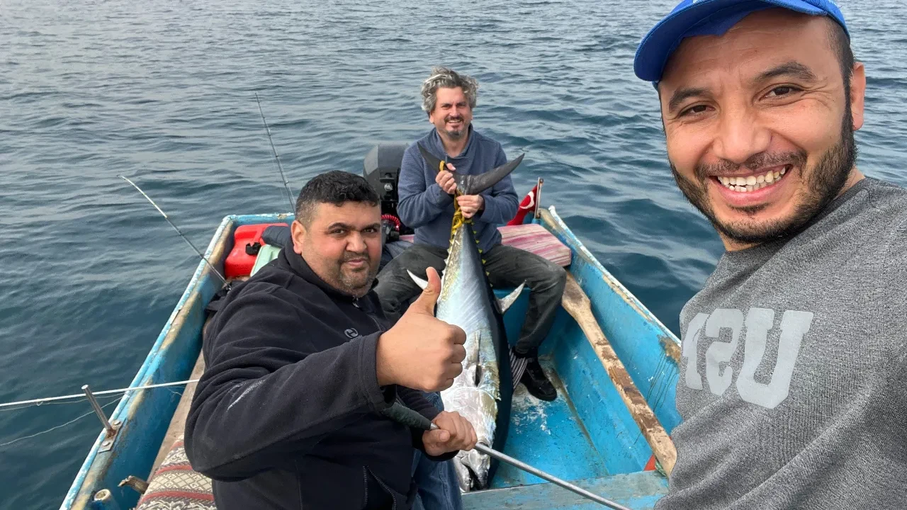 Amatör balıkçıya denizden piyango çıktı: Oltayla 60 kiloluk orkinos yakaladı