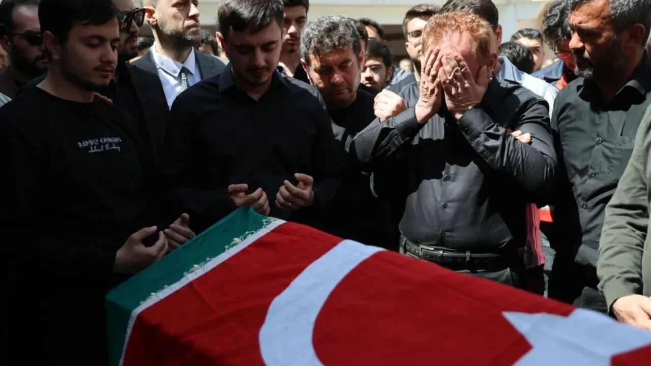 Ayla Kara kimdir? Ayla Kara kaç yaşında, ne öğretmeni? 