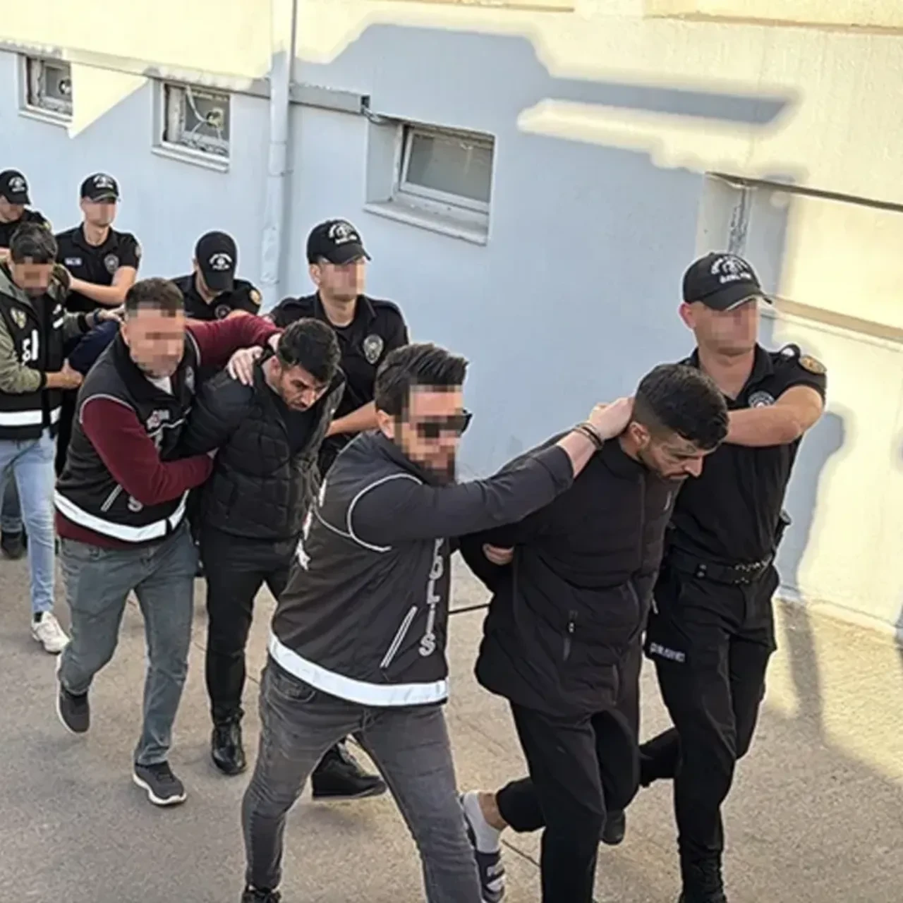 Bayğaralar çetesine operasyonda 216 şüpheli ve 5 çocuk tutuklandı