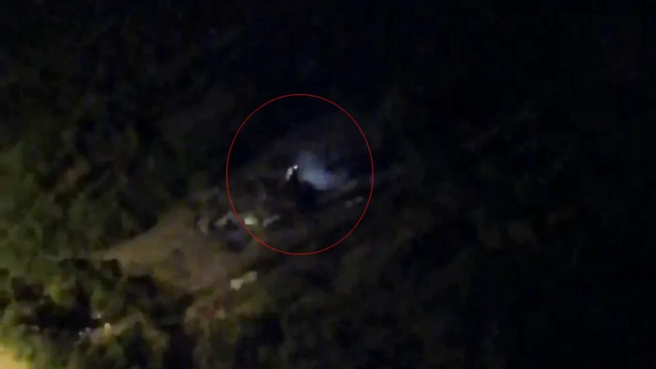 Esenyurt’ta korkutan manzara: Çocukların elinde silah, boş arsada atış talimi!