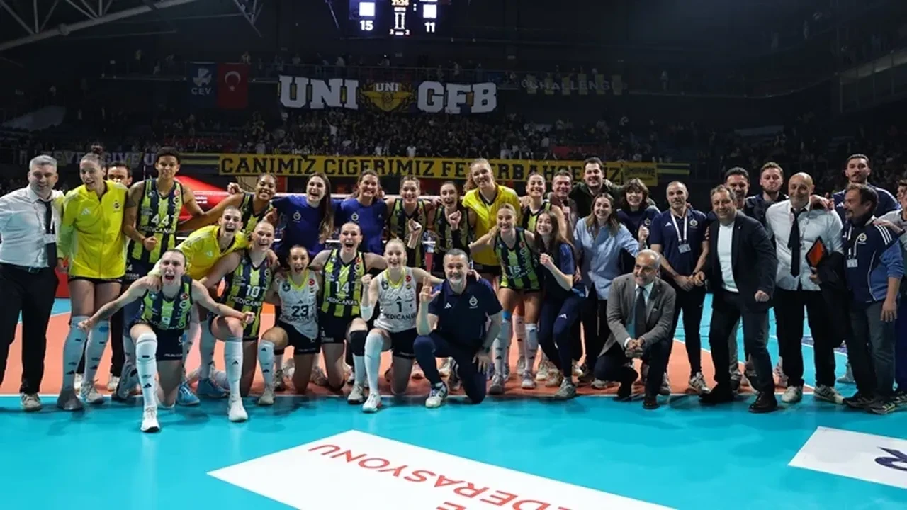 Fenerbahçe Medicana VakıfBank maç skoru kaç kaç kim kazandı? Voleybol Sultanlar Ligi’nde seri eşitlendi