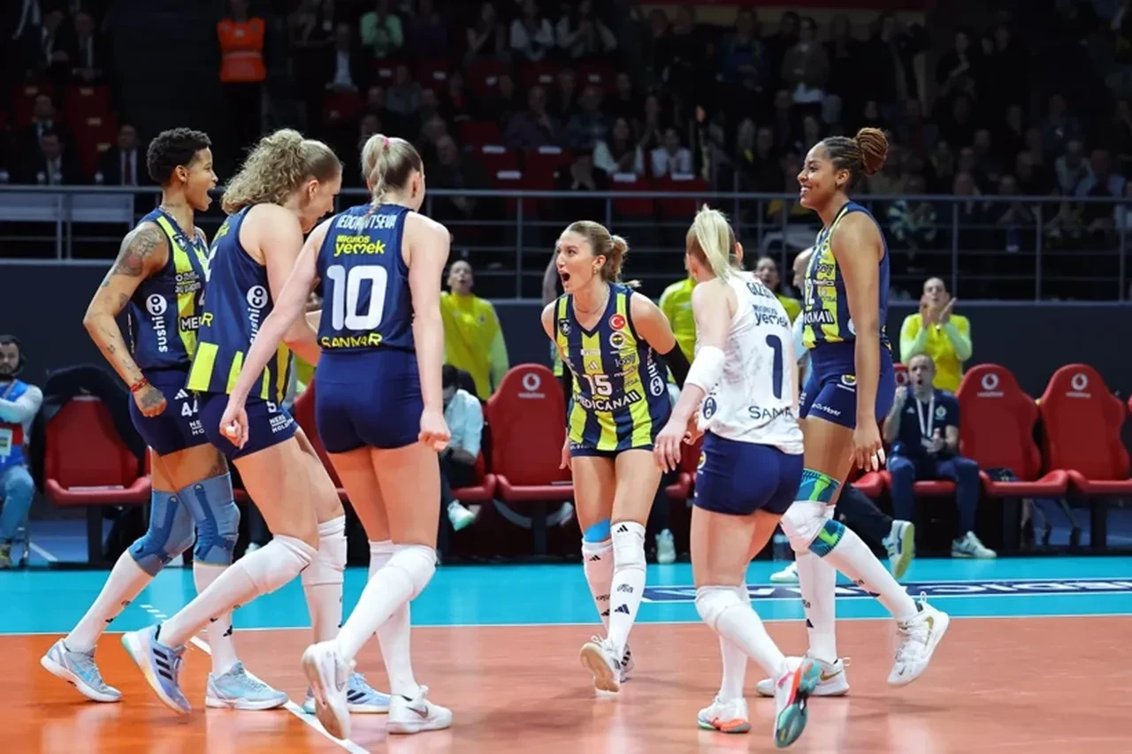 Fenerbahçe Medicana VakıfBank maç skoru kaç kaç kim kazandı? Voleybol Sultanlar Ligi’nde seri eşitlendi