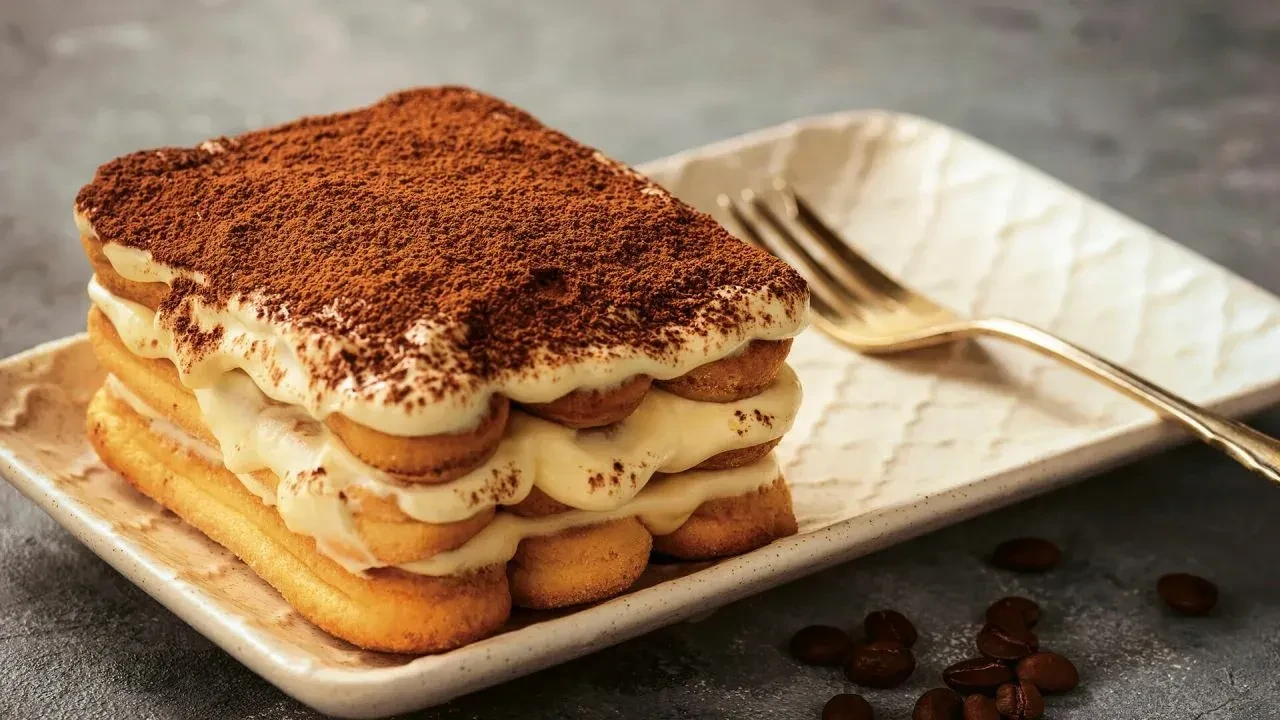 Gelinim Mutfakta tiramisu şelalesi nasıl yapılır? Bu tarifle kakaodan kremaya her damlası tükeniyor