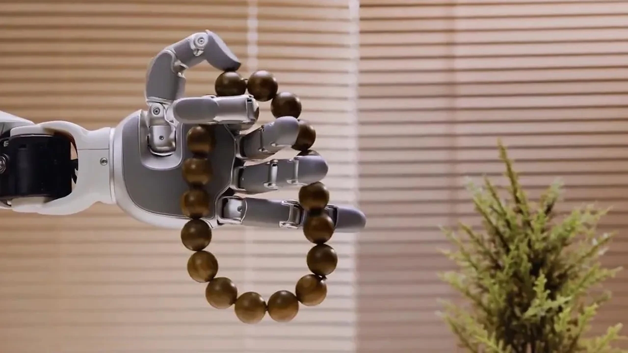 İnsan gibi tesbih çeken robot eli geliştirildi