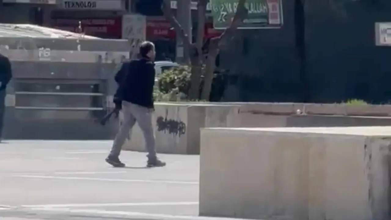 Polise kendini ihbar etti, elindeki silahla rastgele ateş açtı