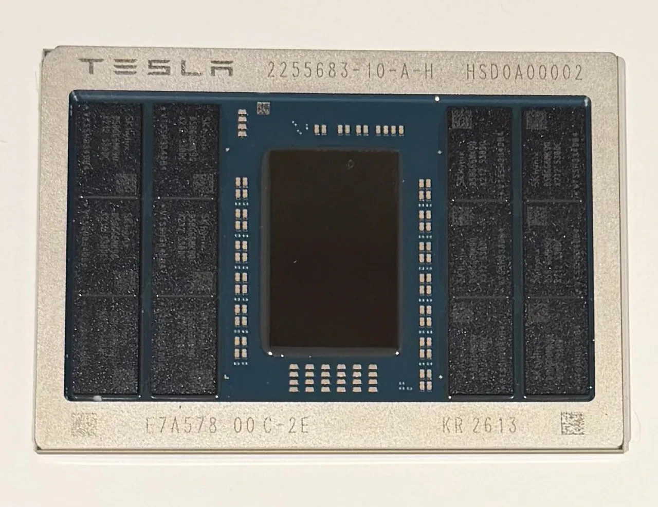 Tesla tam otonom için yeni çip geliştirdi