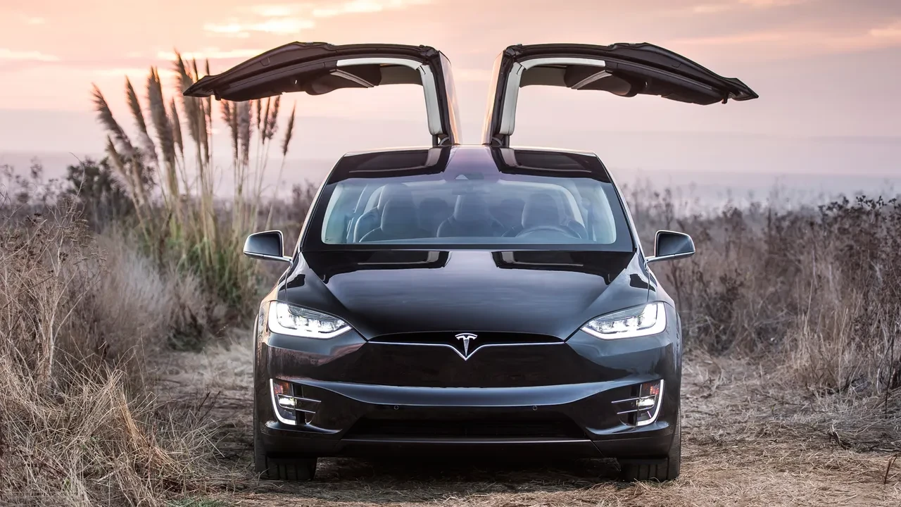 Tesla tam otonom için yeni çip geliştirdi