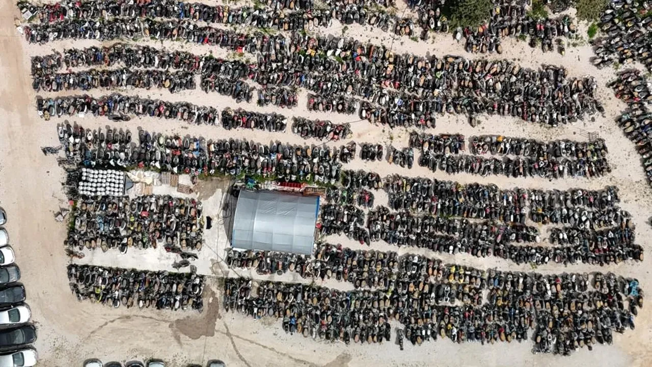 Yediemin otoparkları araç mezarlığına döndü! Milyonluk araçlar da içeride yatıyor