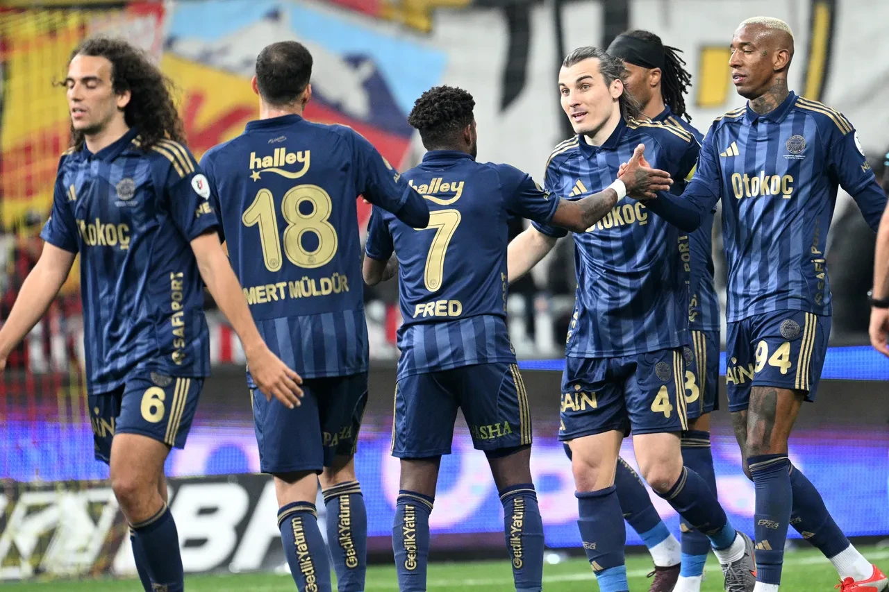 CANLI MAÇ ANLATIMI | Fenerbahçe ile Çaykur Rizespor karşı karşıya geliyor