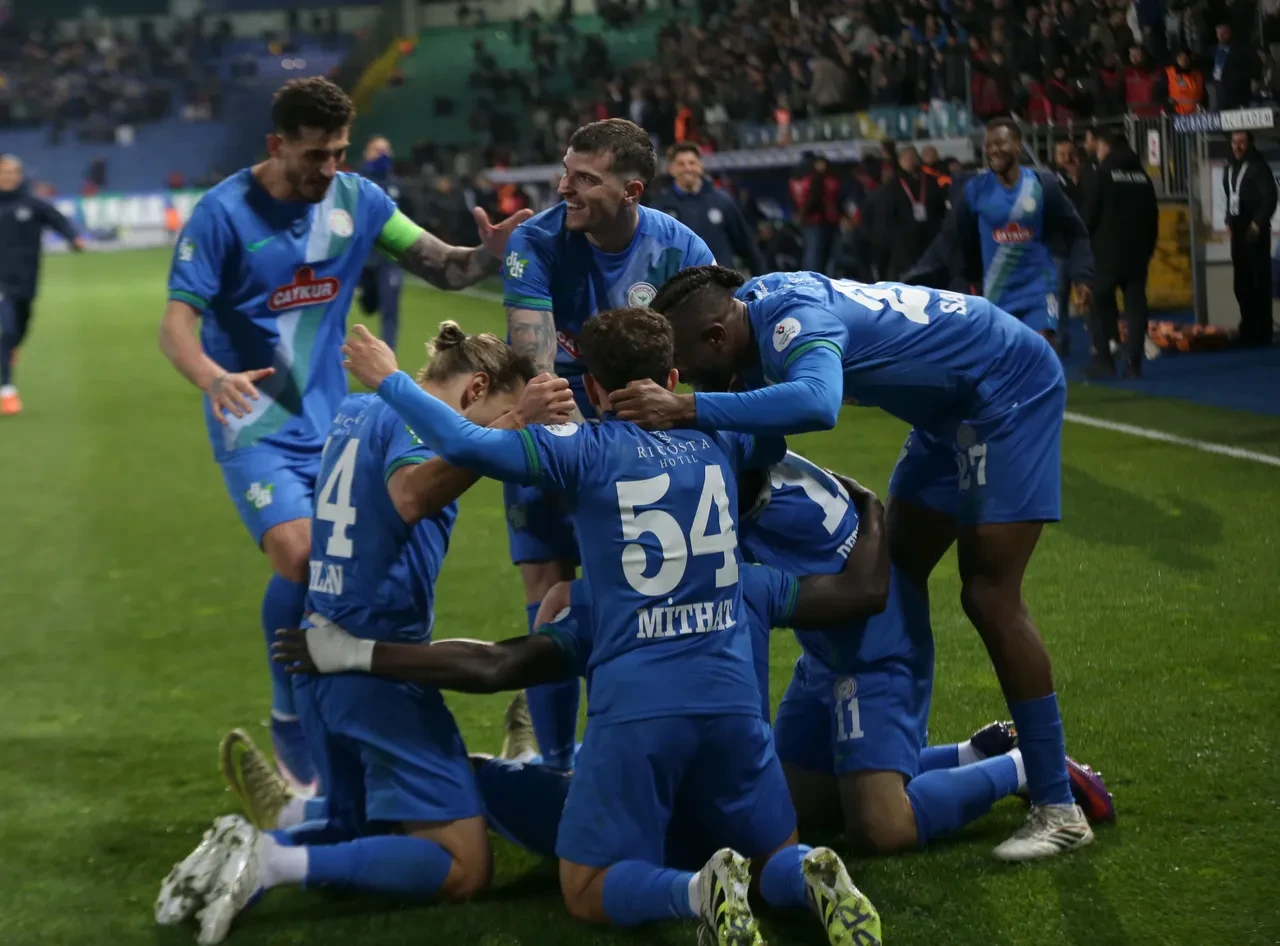 CANLI MAÇ ANLATIMI | Fenerbahçe ile Çaykur Rizespor karşı karşıya geliyor