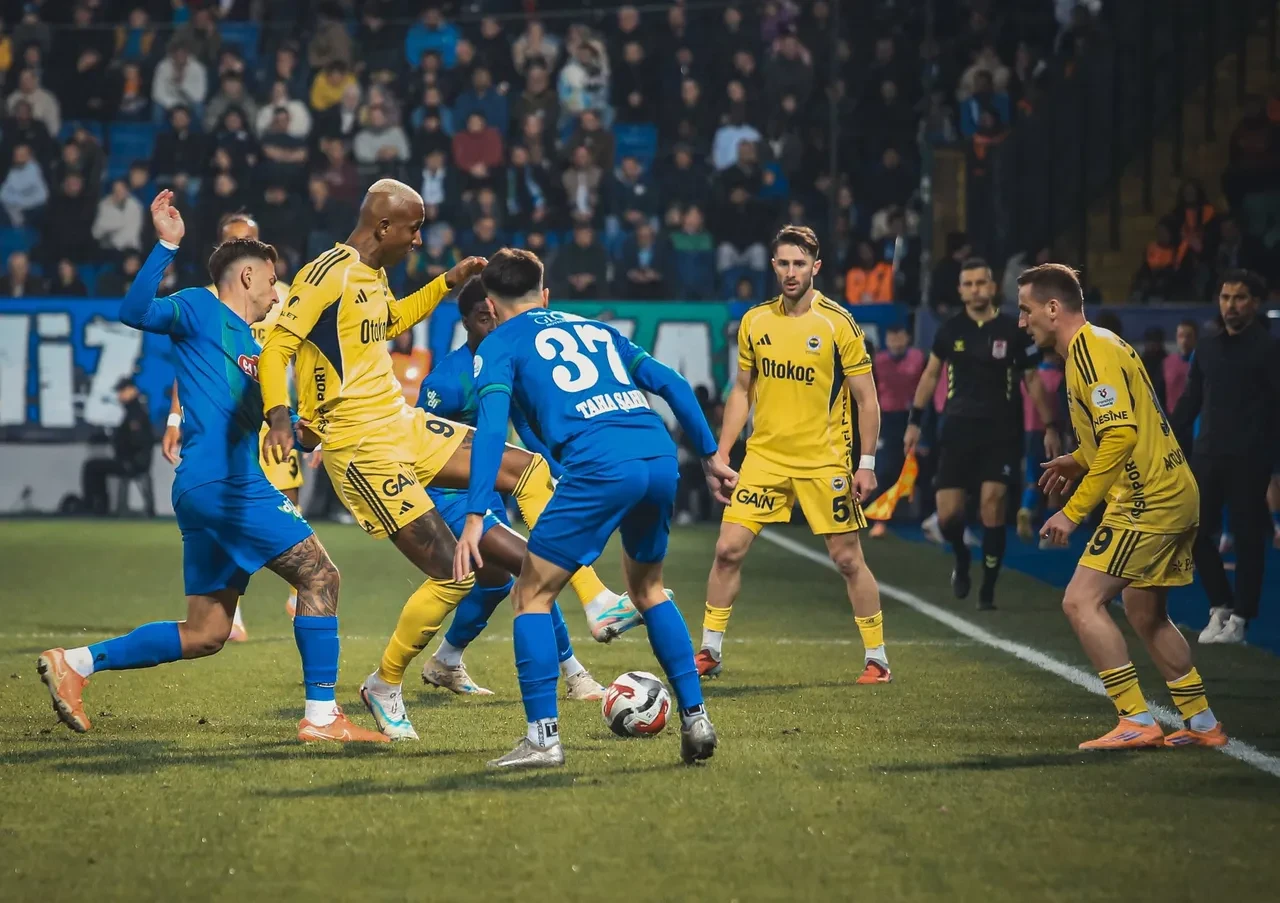 CANLI MAÇ ANLATIMI | Fenerbahçe ile Çaykur Rizespor karşı karşıya geliyor