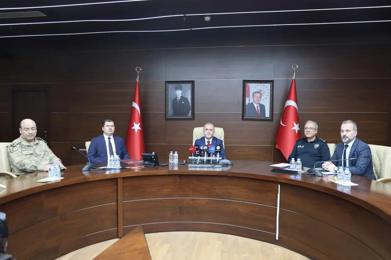 Elazığ'da okullarda yeni önlem: Randevusu olmayan ebeveynler okul bahçesine giremeyecek
