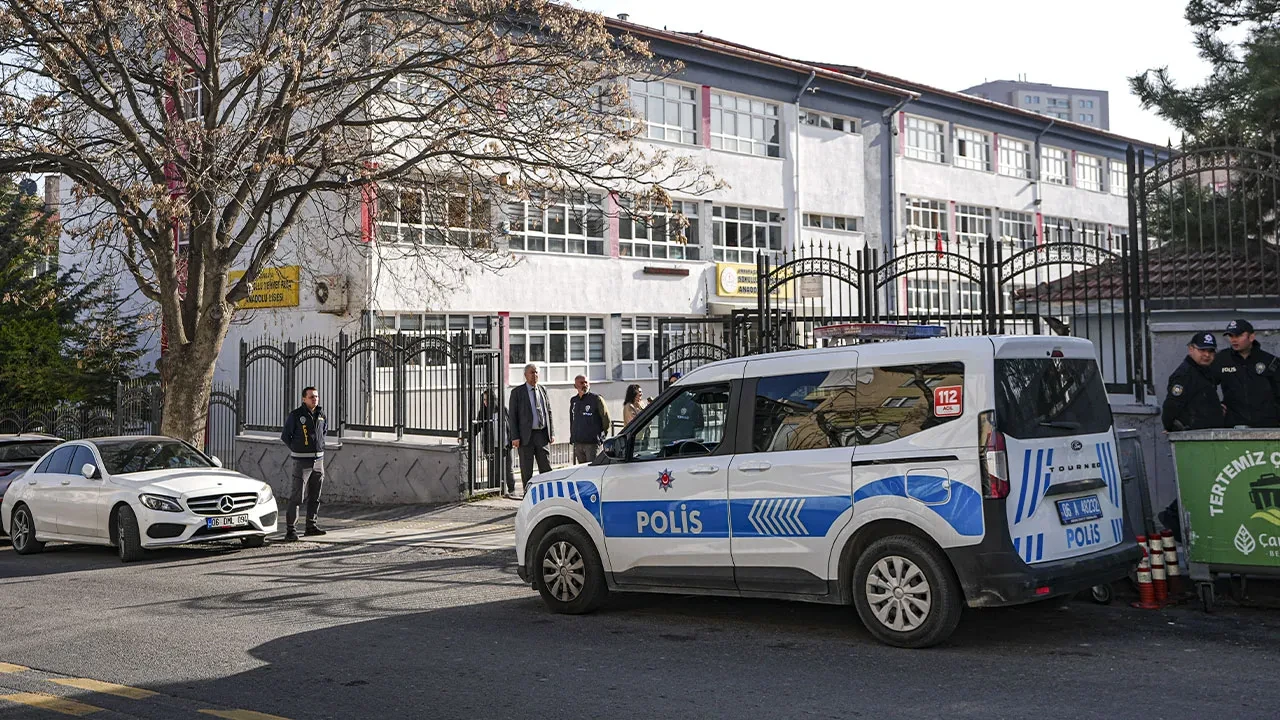 Elazığ'da okullarda yeni önlem: Randevusu olmayan ebeveynler okul bahçesine giremeyecek