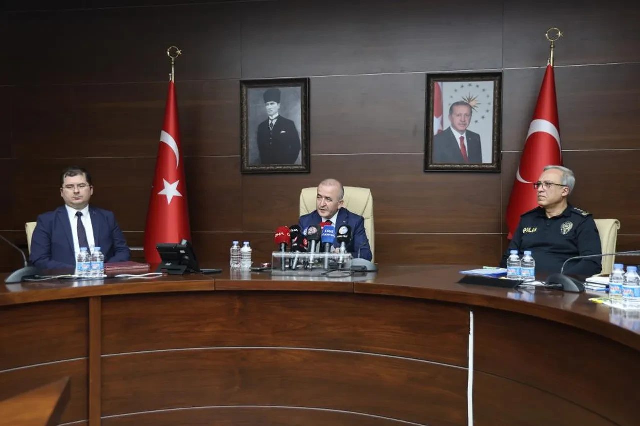 Elazığ'da okullarda yeni önlem: Randevusu olmayan ebeveynler okul bahçesine giremeyecek