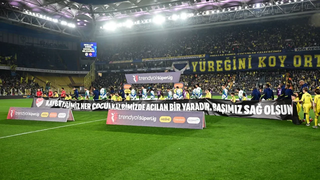 Fenerbahçe şampiyonluk yarışında yara aldı! Sarı-lacivertliler, Çaykur Rizespor ile 2-2 berabere kaldı