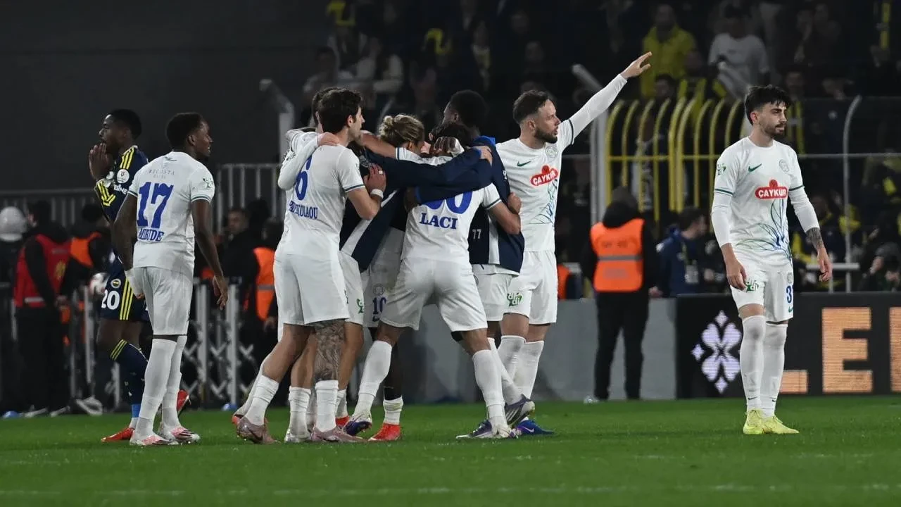Fenerbahçe şampiyonluk yarışında yara aldı! Sarı-lacivertliler, Çaykur Rizespor ile 2-2 berabere kaldı