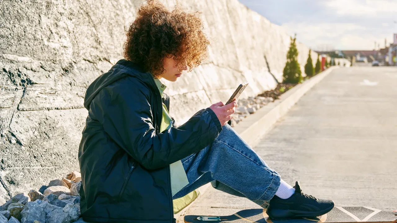 Gençlerde sessiz çığlık! Ergenlikte masum öfke ne zaman tehlikeye dönüşür?