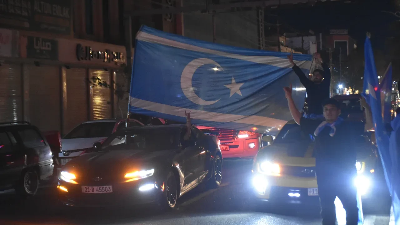 Kerkük'te 100 yıl sonra bir ilk! Valilik Türkmenlere geçti, halk sokaklara döküldü