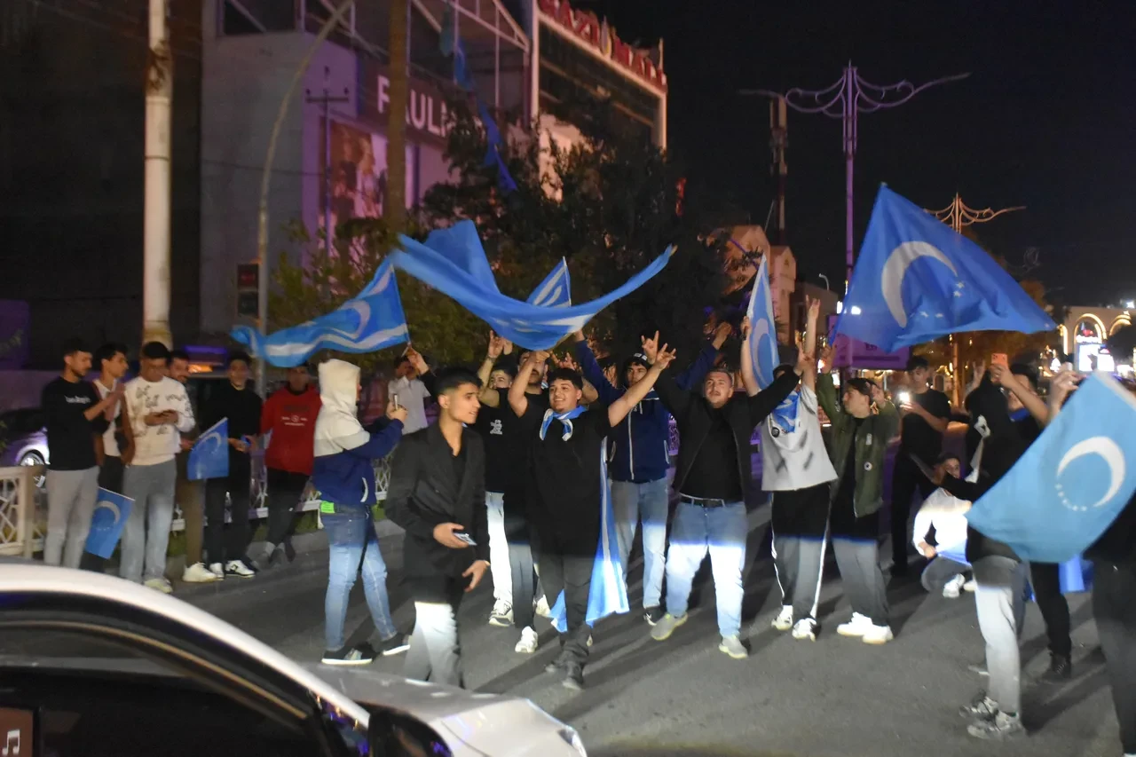 Kerkük'te 100 yıl sonra bir ilk! Valilik Türkmenlere geçti, halk sokaklara döküldü