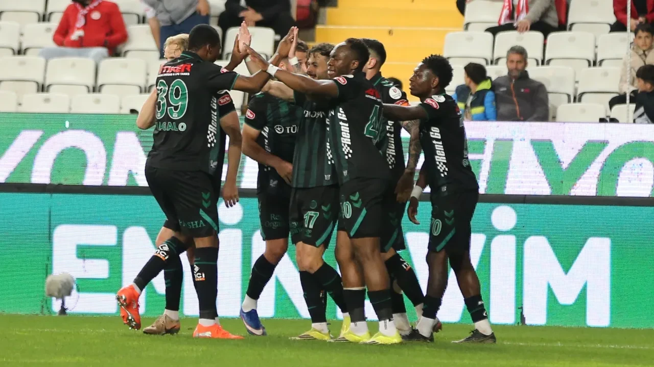 Konyaspor, Antalyaspor deplasmanından 3 puanla döndü! Yeşil-beyazlılardan 2-0'lık galibiyet
