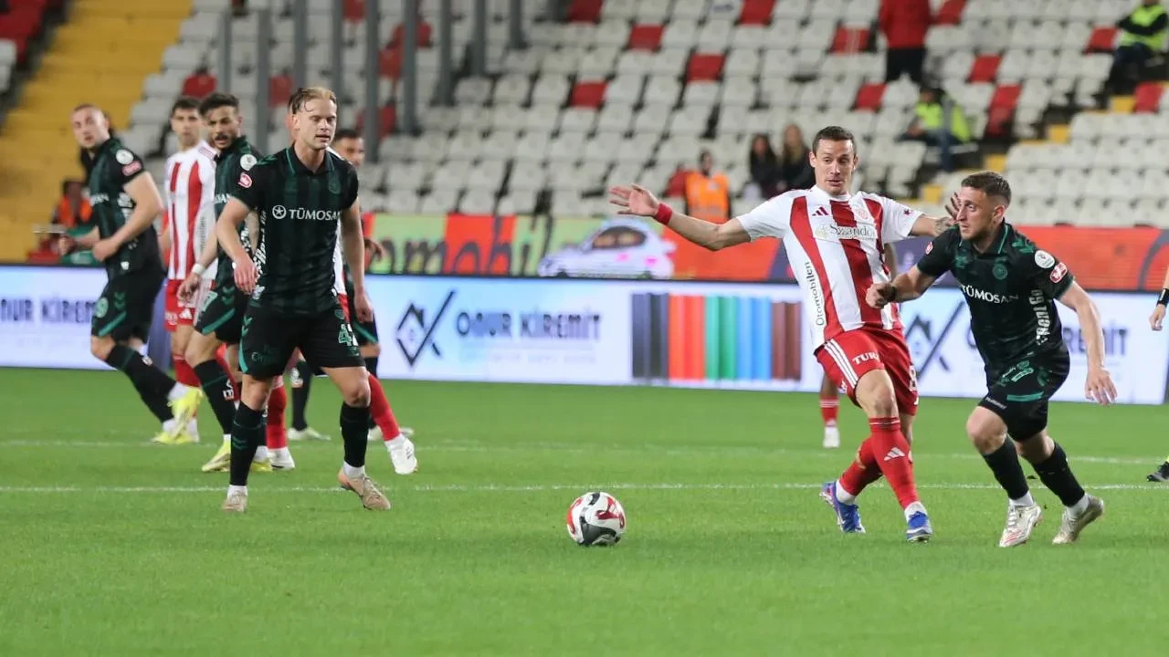 Konyaspor, Antalyaspor deplasmanından 3 puanla döndü! Yeşil-beyazlılardan 2-0'lık galibiyet