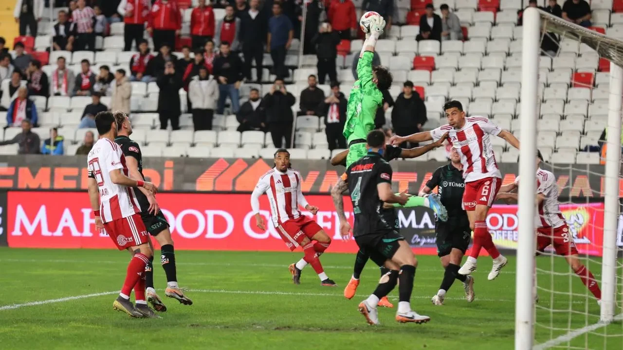 Konyaspor, Antalyaspor deplasmanından 3 puanla döndü! Yeşil-beyazlılardan 2-0'lık galibiyet