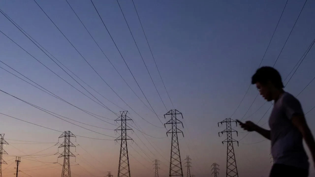 Küresel enerji krizi büyüyor: Pakistan’dan her gün 2 saatlik kesinti kararı