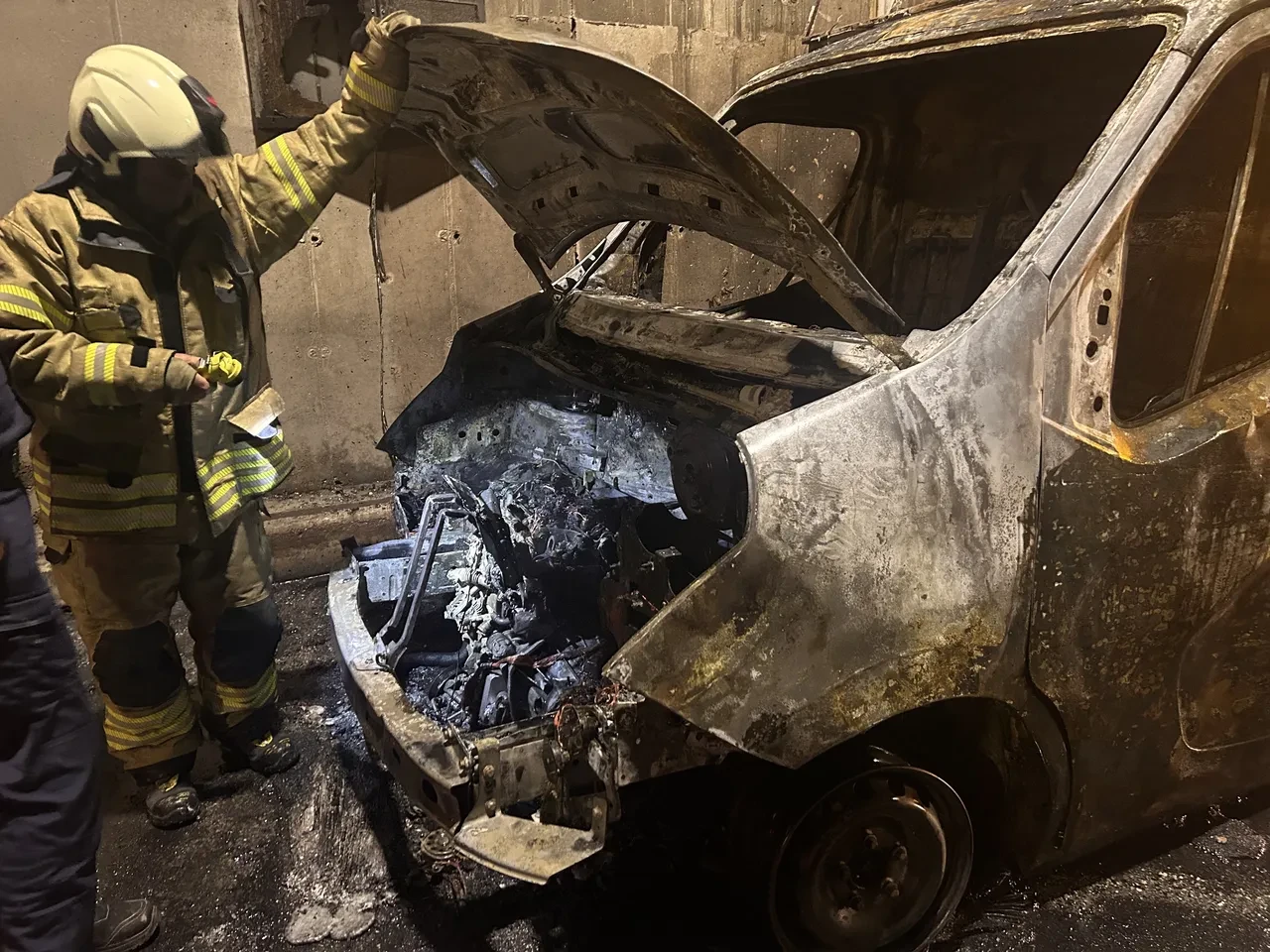 Kurtköy yolunda tünelde yangın paniği