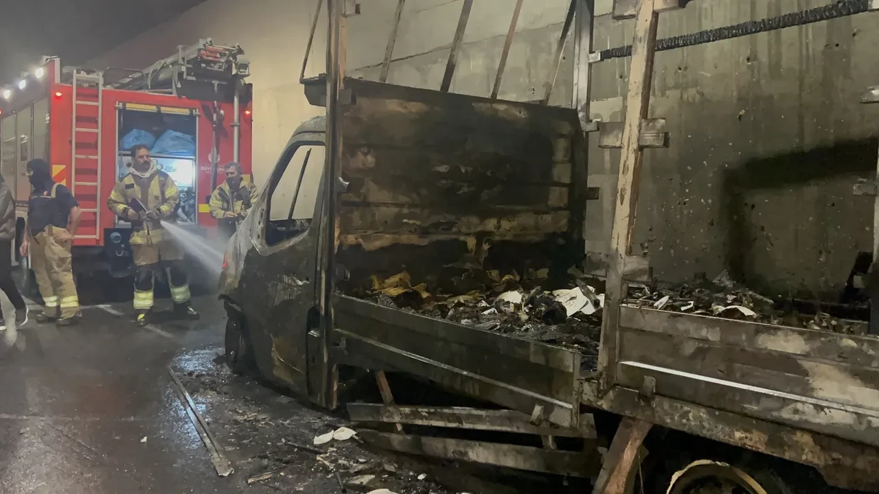 Kurtköy yolunda tünelde yangın paniği