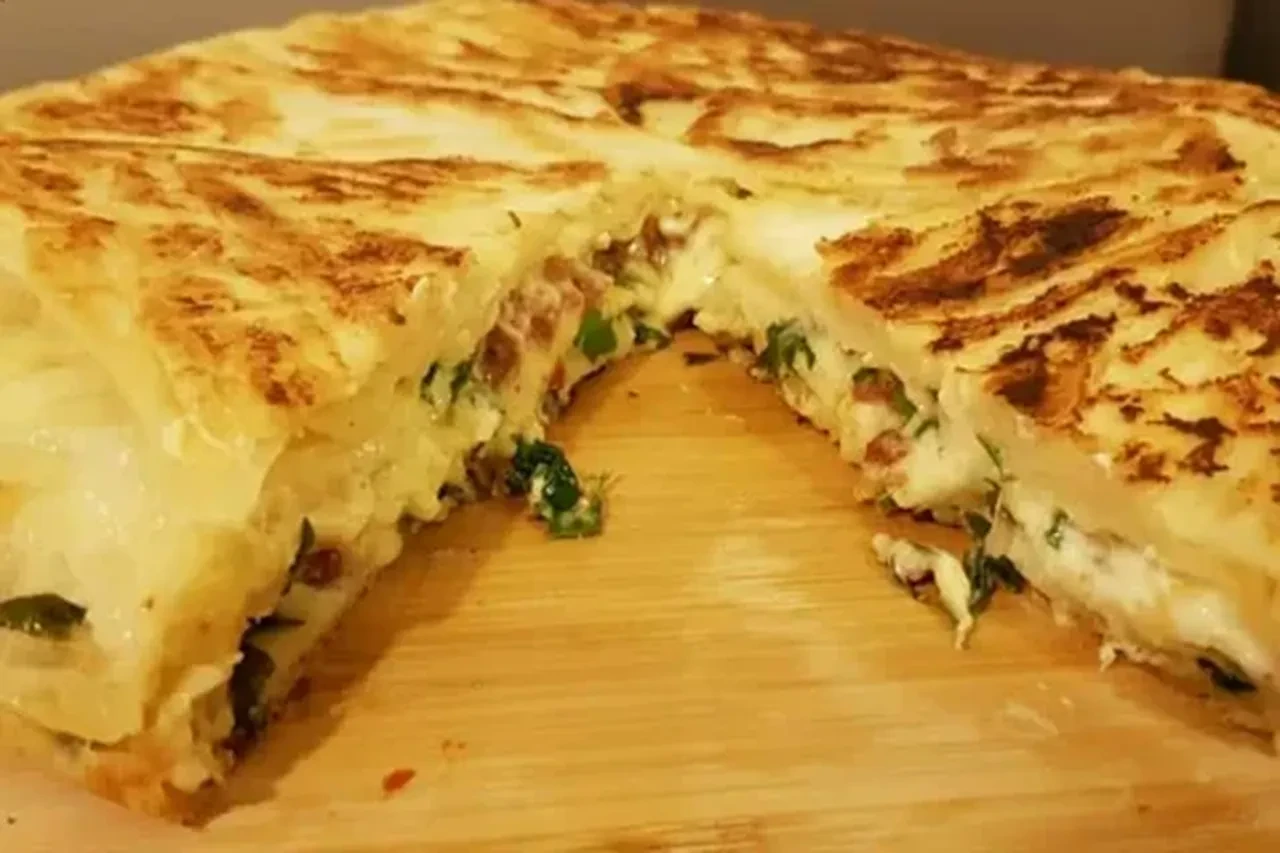 Tavada börek yapımı! Kokusu tüm mahalleyi saracak