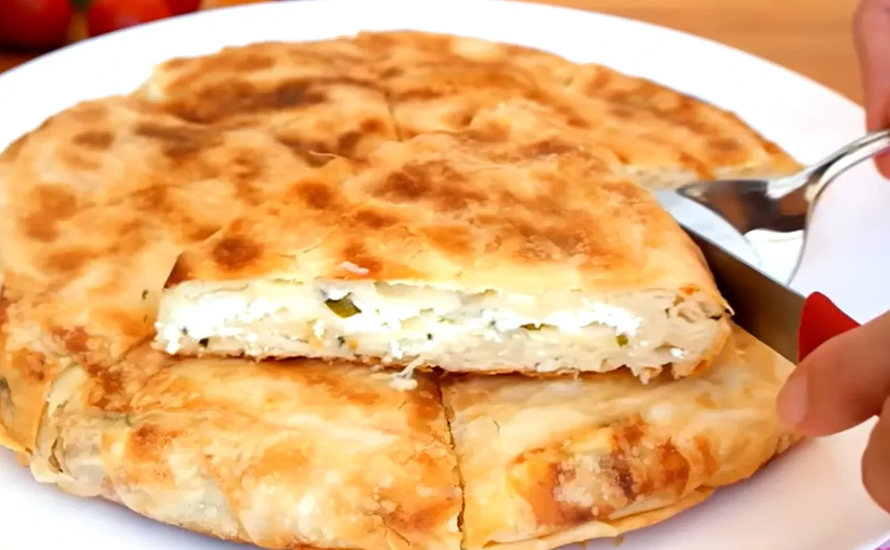 Tavada börek yapımı! Kokusu tüm mahalleyi saracak