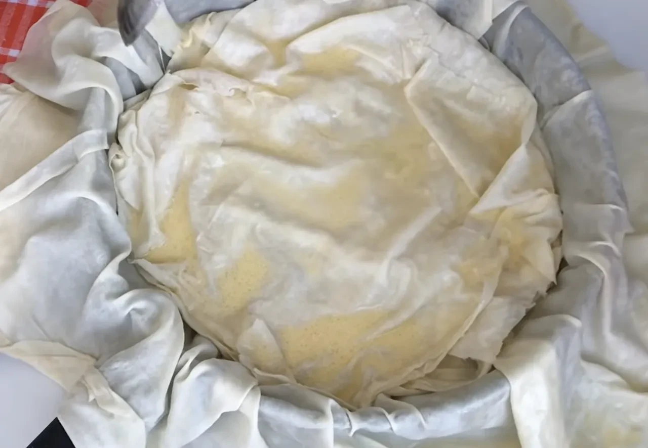 Tavada börek yapımı! Kokusu tüm mahalleyi saracak