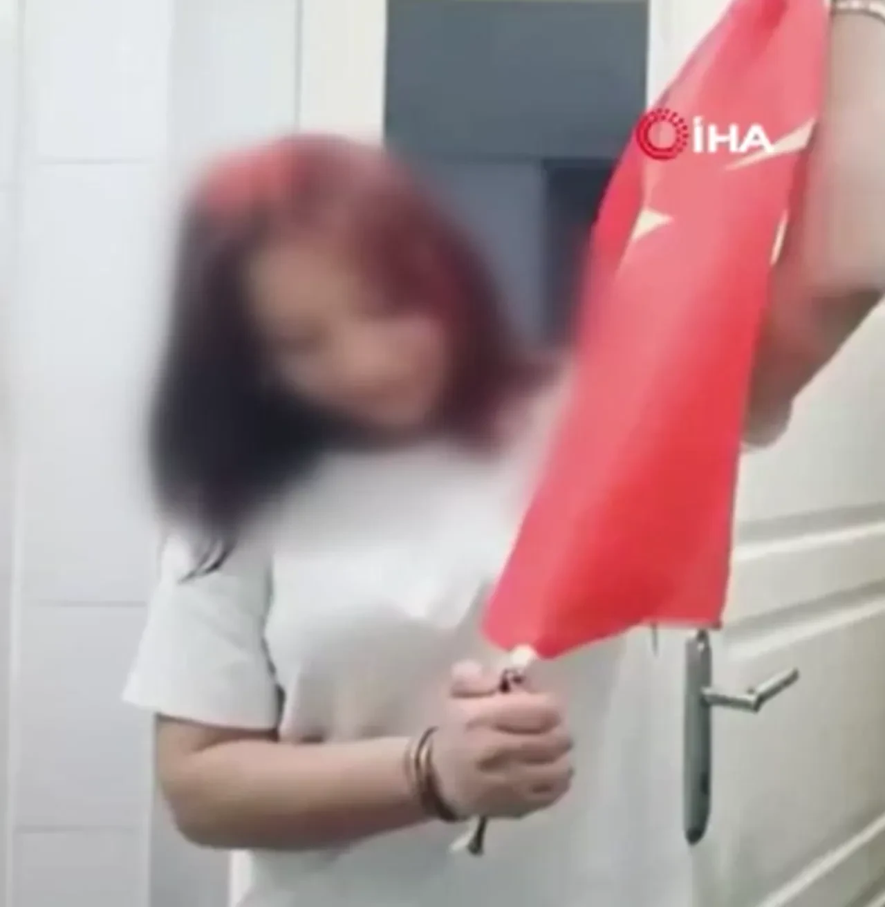 Türk bayrağına saldırı sosyal medyayı ayağa kaldırmıştı: 15 yaşındaki şüpheliye 'Milli değerler eğitimi' verilecek!