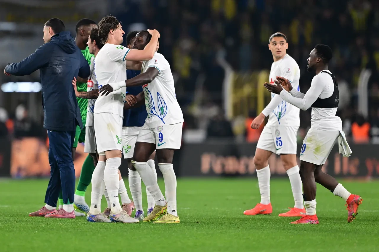 Çaykur Rizespor karşılaşması sonrası yıldız ismin bileti kesildi! İspanyol devi devreye girdi